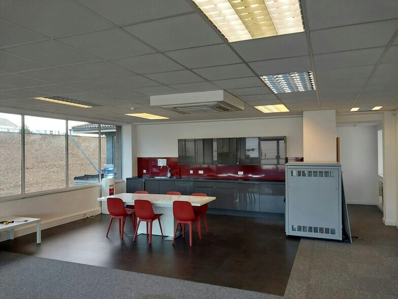 1 E-Centre, Easthampstead Road, Bracknell à louer - Photo de l’immeuble – Image 3 sur 7