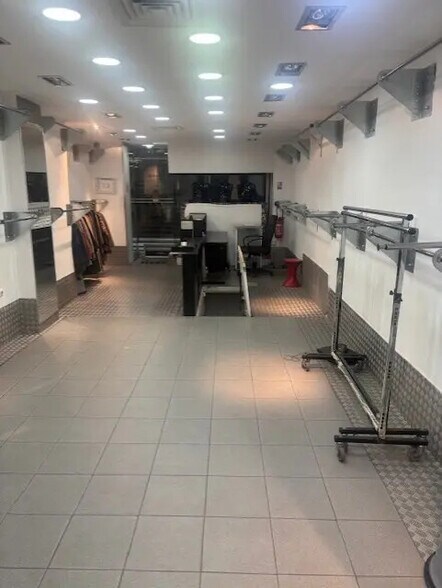 Local commercial dans Paris à vendre - Photo de l’immeuble – Image 1 sur 4