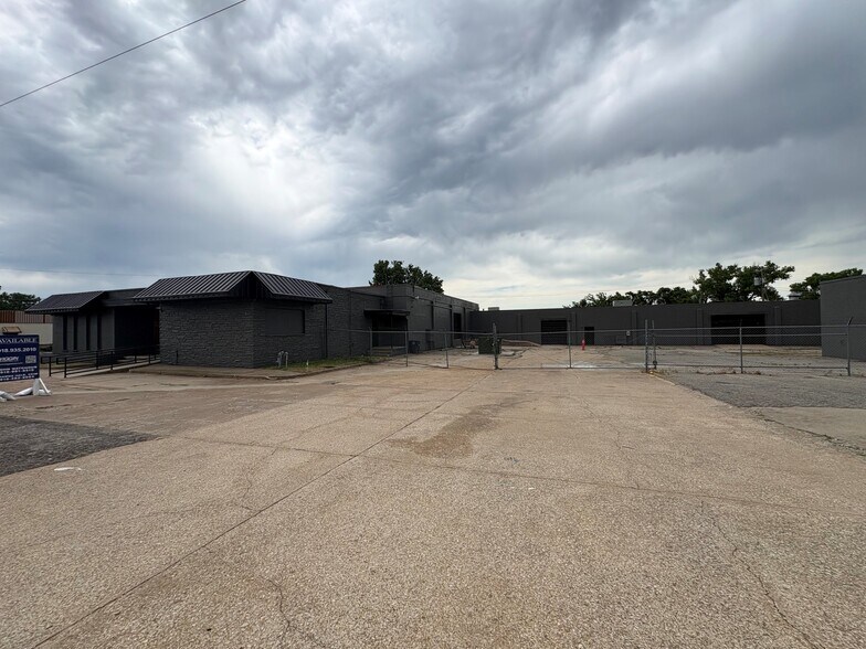 5909 E 15th St, Tulsa, OK à vendre - Photo de l’immeuble – Image 3 sur 15
