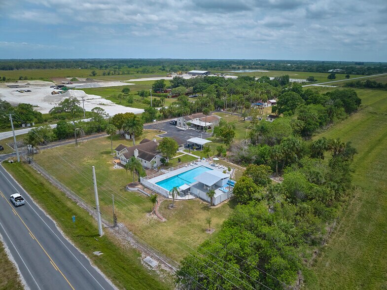 14601 Orange Ave, Fort Pierce, FL à vendre - Photo de l’immeuble – Image 3 sur 28