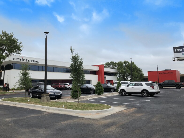 17250 Dallas Pky, Addison, TX à louer - Photo de l’immeuble – Image 2 sur 16