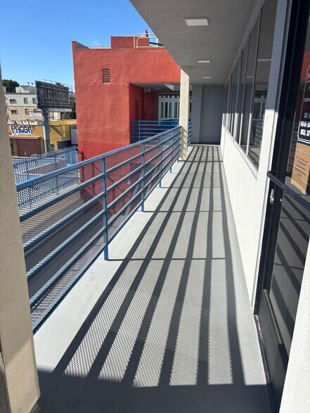 11336 Camarillo St, Toluca Lake, CA à vendre - Photo de l’immeuble – Image 3 sur 18