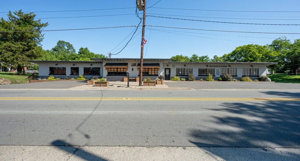 410 E Main St, Haw River, NC à louer - Photo principale – Image 1 sur 33