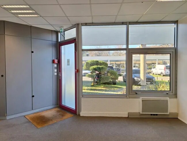 Plus de détails pour Bureau à vendre