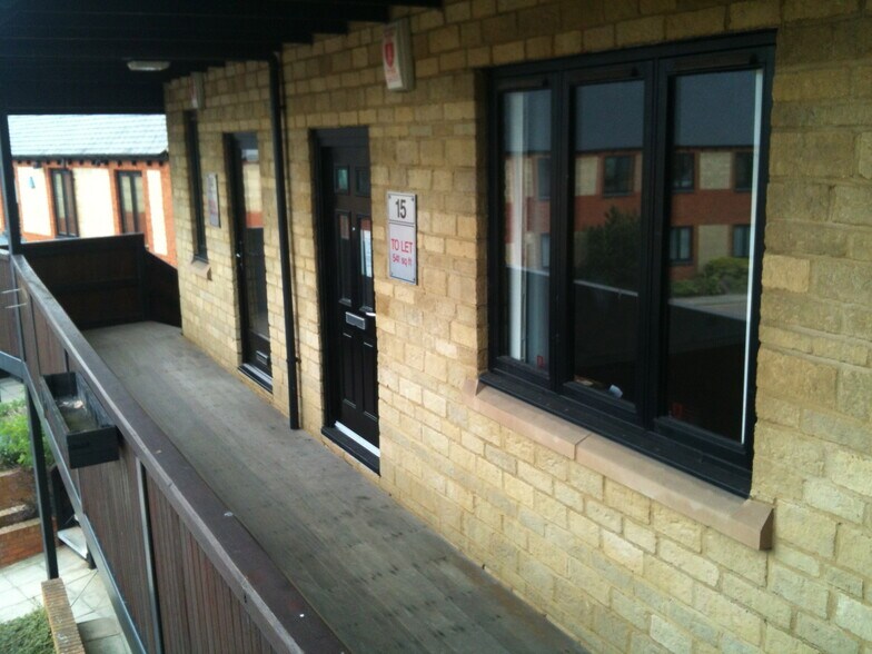 8-19 Canon Harnett Ct, Milton Keynes à louer - Photo de l’immeuble – Image 2 sur 5