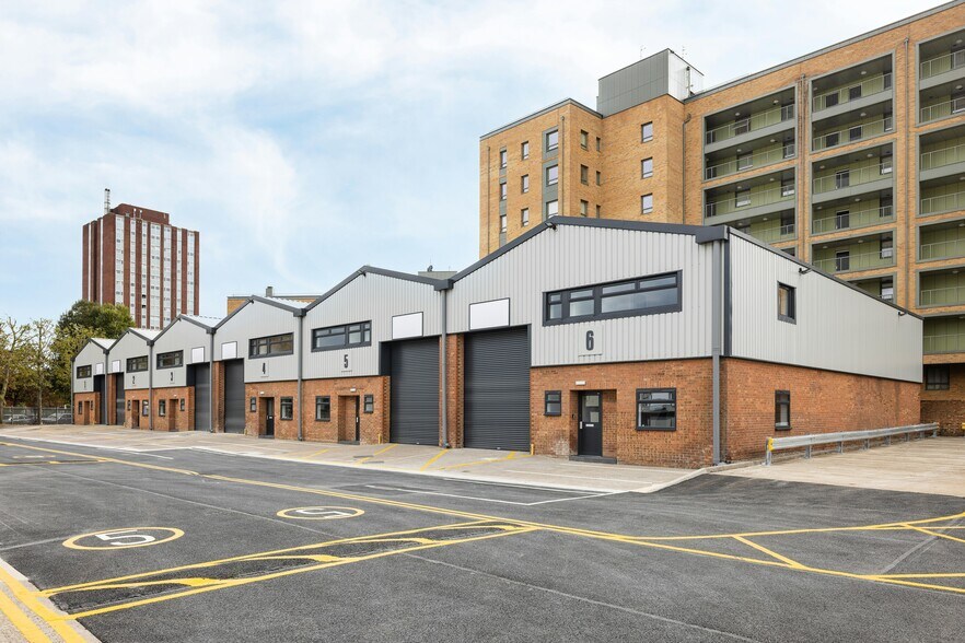 6 Langhedge Ln, Londres à louer - Photo de l’immeuble – Image 2 sur 16