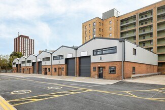 Plus de détails pour Langhedge Ln, Londres - Industriel/Logistique à louer