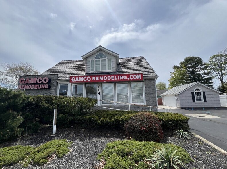 964 Sunrise Hwy, West Babylon, NY à vendre - Photo de l’immeuble – Image 2 sur 8