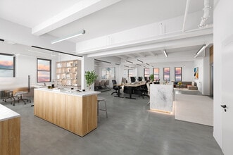 254 W 54th St, New York, NY à louer Photo intérieure– Image 2 sur 7