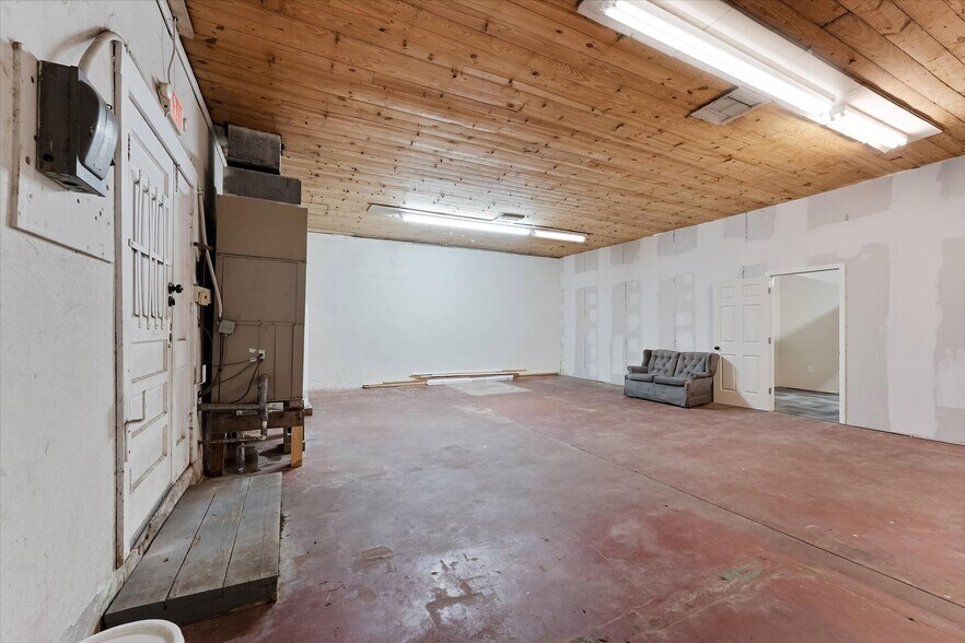 313 E Main St, Humble, TX à louer - Photo de l’immeuble – Image 3 sur 17