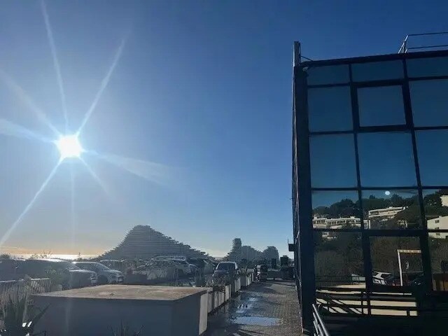 Bureau dans Villeneuve-Loubet à louer - Photo de l’immeuble – Image 1 sur 10