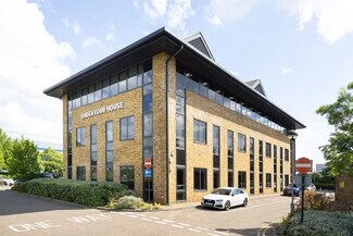 Plus de détails pour Manor Royal, Crawley - Bureau à louer