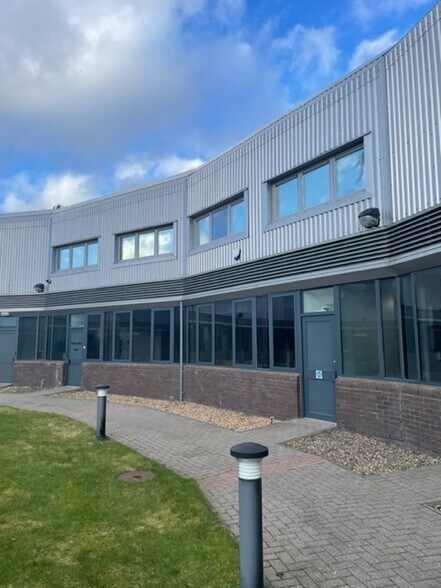 32 Research Park N, Currie à louer - Photo de l’immeuble – Image 2 sur 4