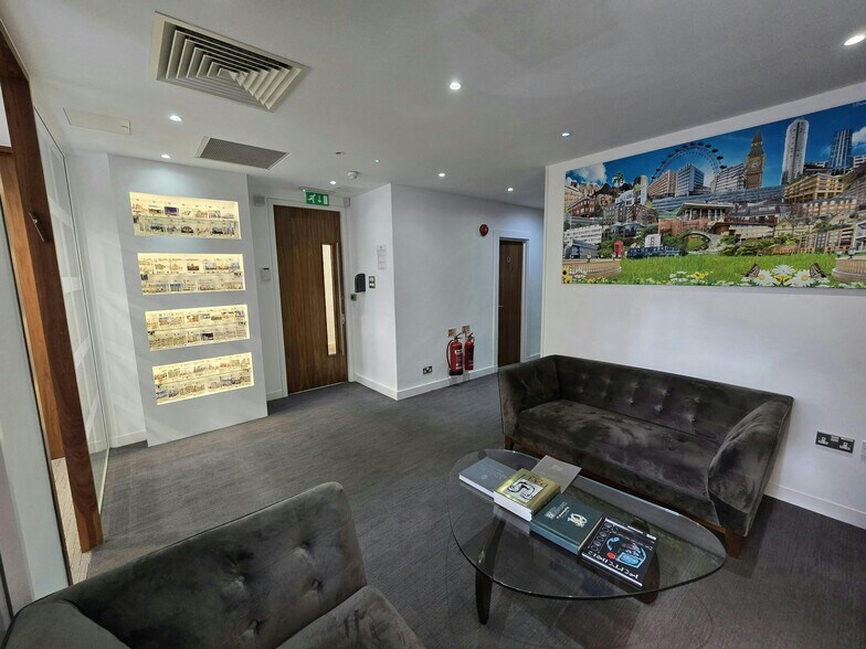 14 Berkeley St, Londres à louer - Photo de l’immeuble – Image 3 sur 7