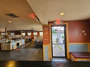 W156N8420 Pilgrim Rd, Menomonee Falls, WI à vendre Photo intérieure– Image 1 sur 3