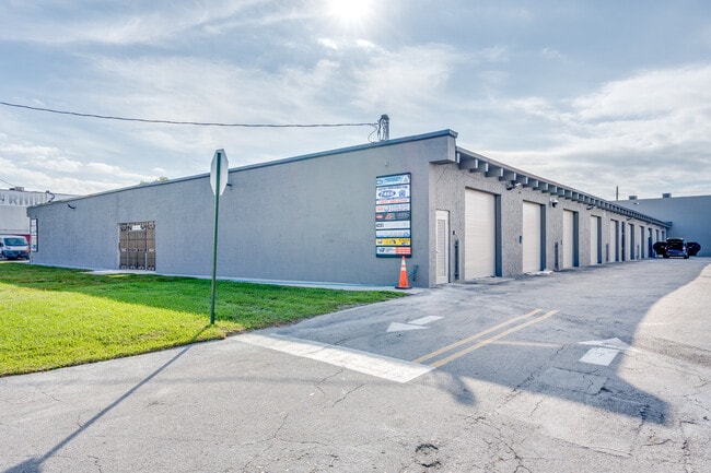 Plus de détails pour 7440-7458 NW 8th St, Miami, FL - Industriel/Logistique à louer