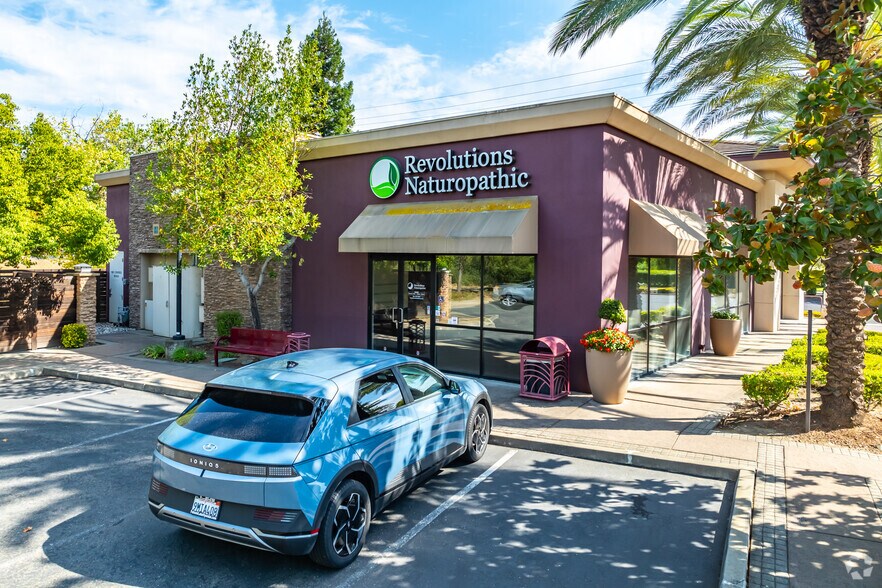 230 Blue Ravine Rd, Folsom, CA à louer - Photo de l’immeuble – Image 3 sur 5