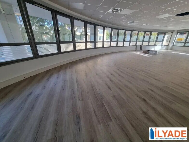 Bureau dans Aix-en-Provence à louer - Photo intérieure – Image 3 sur 9