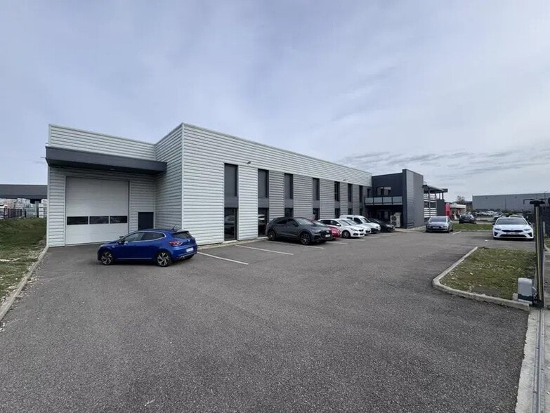 Industriel/Logistique dans Château-Gaillard à vendre - Photo de l’immeuble – Image 1 sur 19