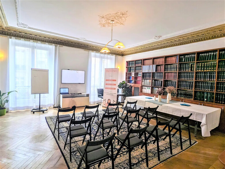 90 Rue D'Amsterdam, Paris à vendre - Photo de l’immeuble – Image 1 sur 30