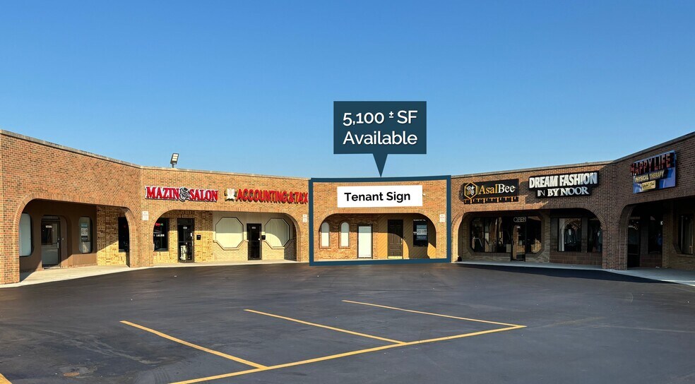 3605-3843 E 15 Mile Rd, Sterling Heights, MI à louer - Photo de l’immeuble – Image 2 sur 6