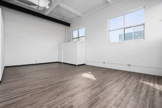 4760 Rue Acorn, Montréal, QC à louer Photo intérieure– Image 2 sur 6