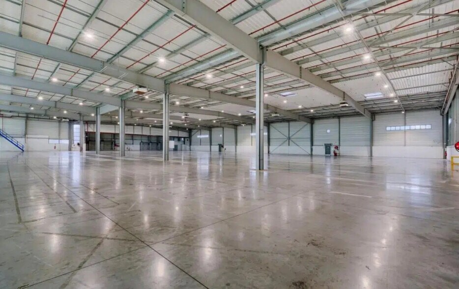 Industriel/Logistique dans Wissous à louer - Photo de l’immeuble – Image 3 sur 4