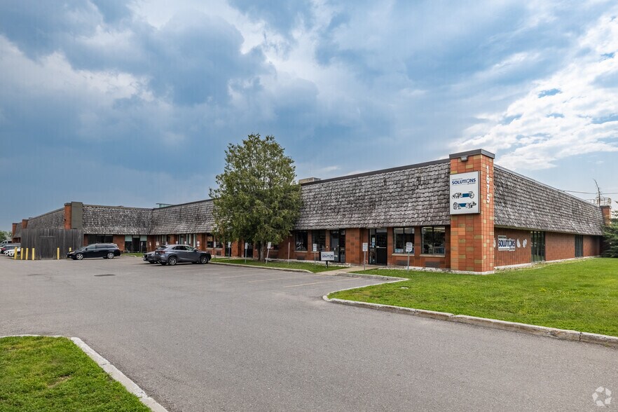 830-840 Industrial Ave, Ottawa, ON à louer - Photo de l’immeuble – Image 3 sur 3