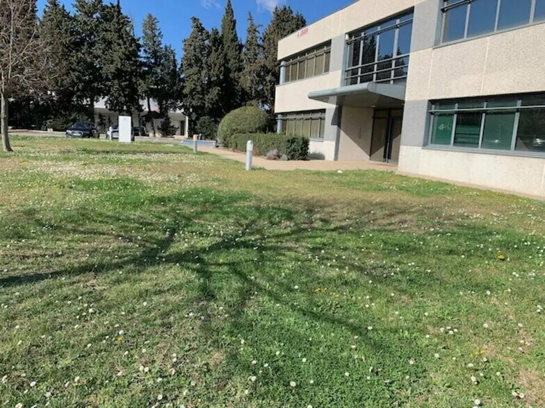 Bureau dans Avignon à louer - Photo de l’immeuble – Image 1 sur 12