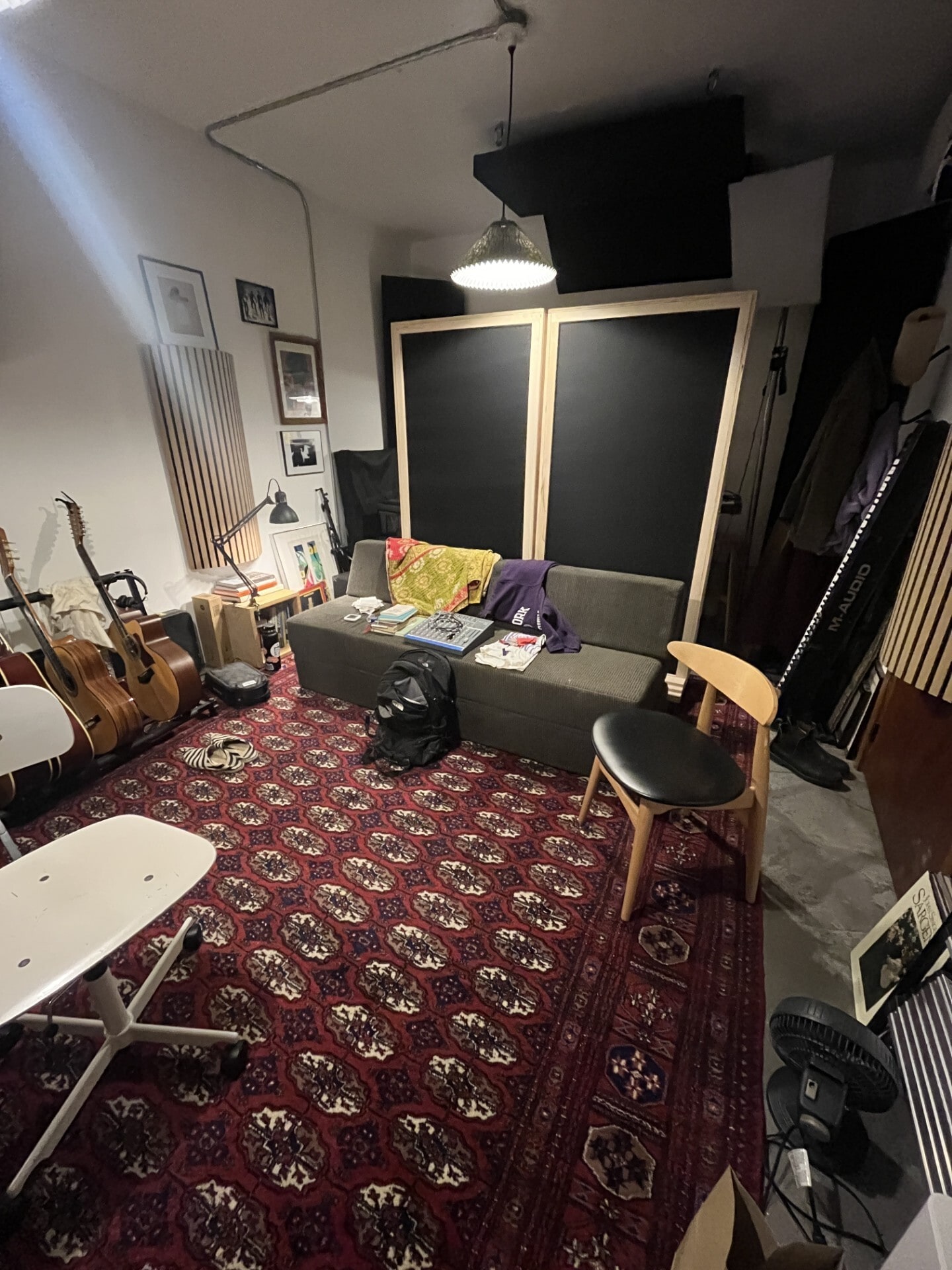 310 Meserole St, Brooklyn, NY à louer Photo intérieure– Image 1 sur 2