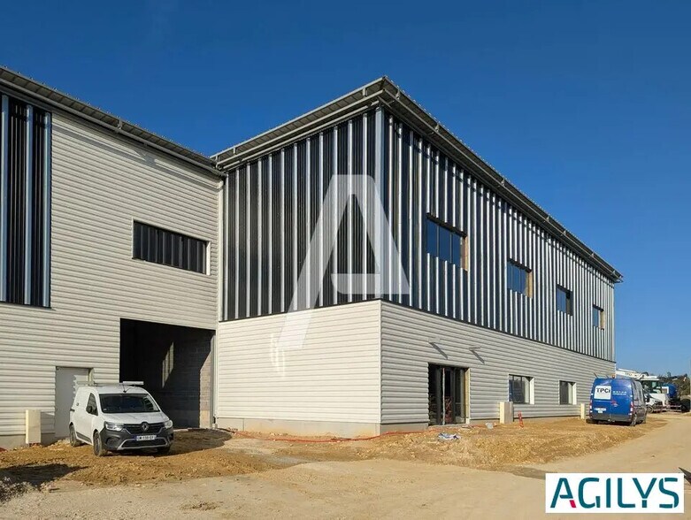 Local d'activités dans Ollainville à vendre - Photo de l’immeuble – Image 3 sur 7