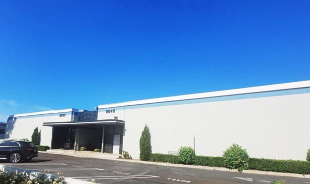 9045 Eton Ave, Canoga Park, CA à louer - Photo de l’immeuble – Image 2 sur 2