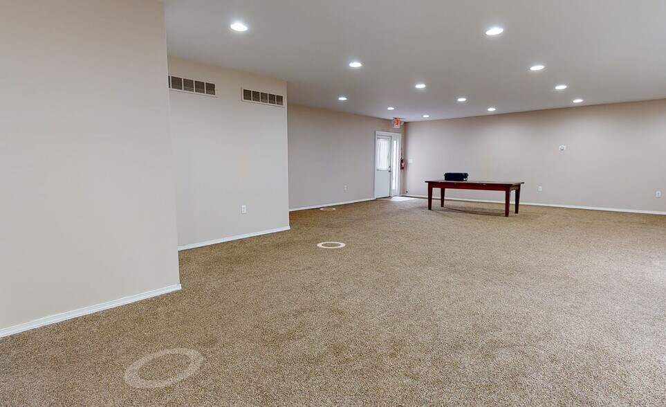 1212 E M-36, Pinckney, MI à louer - Numérisation 3D Matterport – Image 2 sur 10