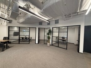 3070 Bristol St, Costa Mesa, CA à louer Photo intérieure– Image 2 sur 4