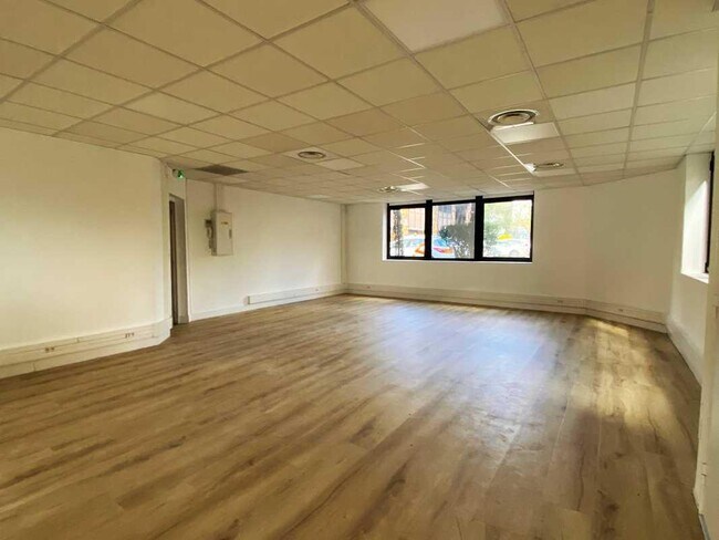 Plus de détails pour 35 Boulevard Du Capitaine Geze, Marseille - Bureau à louer