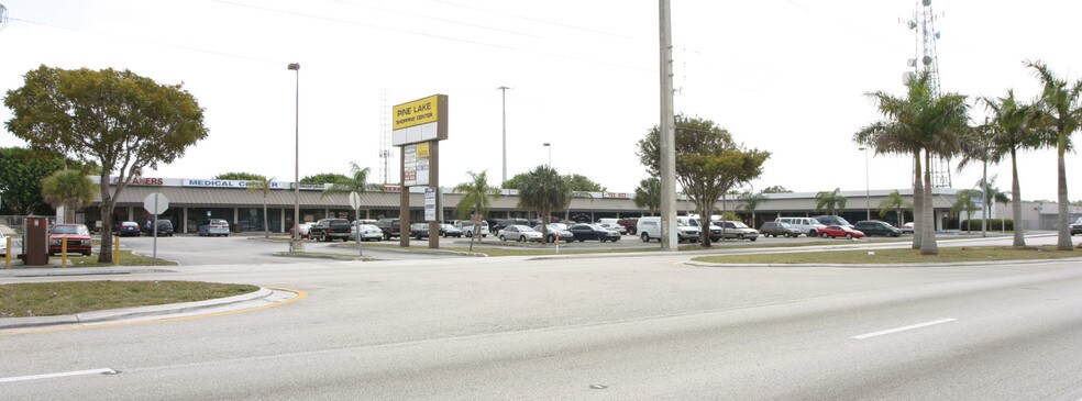 12029-12083 SW 117th Ave, Miami, FL à louer - Photo de l’immeuble – Image 2 sur 13