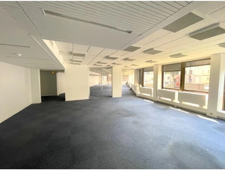 Bureau dans Saint-Cloud à vendre - Photo de l’immeuble – Image 3 sur 5
