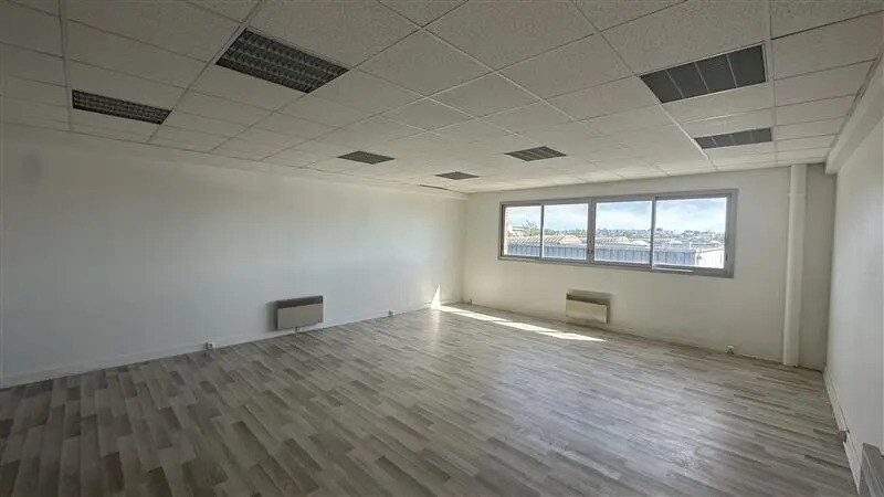 Bureau dans Neuilly-Plaisance à louer - Photo de l’immeuble – Image 2 sur 6
