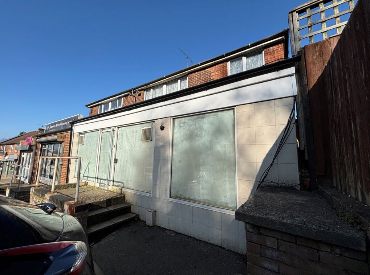 14-14A Eaton Green Rd, Luton à louer Photo de l’immeuble– Image 1 sur 3