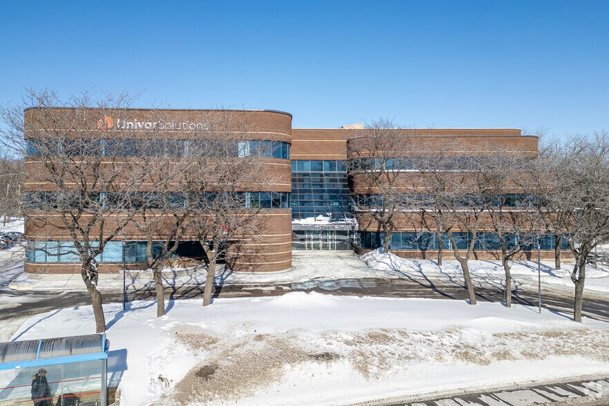1255 Rte Transcanadienne, Dorval, QC à louer - Photo de l’immeuble – Image 2 sur 6