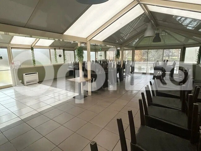 Plus de détails pour Local commercial à vendre