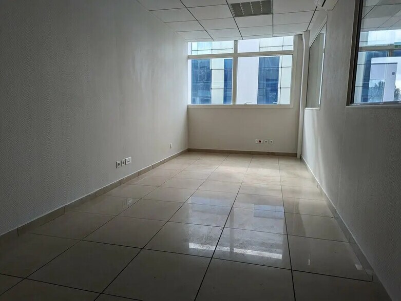 251 Rue Clément Ader, Évreux à louer - Photo de l’immeuble – Image 3 sur 4