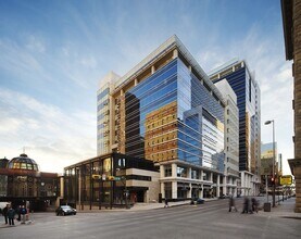 207 9th Ave SW, Calgary, AB à louer Photo de l’immeuble– Image 1 sur 10