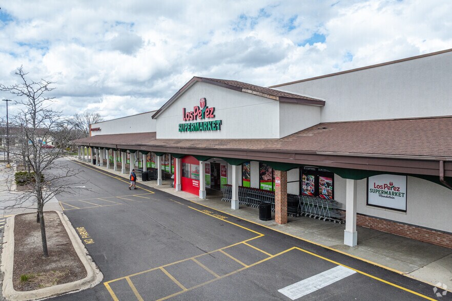 309-385 N Seymour Ave, Mundelein, IL à louer - Photo principale – Image 1 sur 19