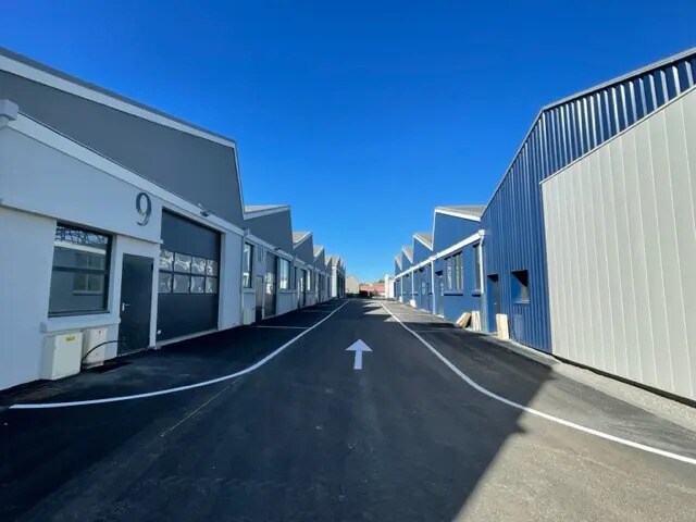 Plus de détails pour Local d'activités à louer