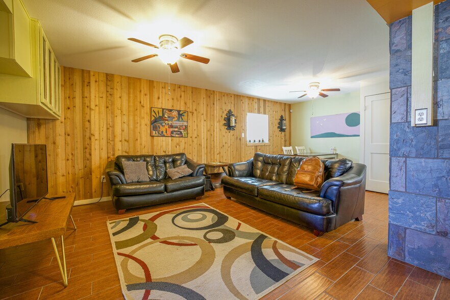 129 E Esperanza St, South Padre Island, TX à vendre - Photo de l’immeuble – Image 3 sur 19