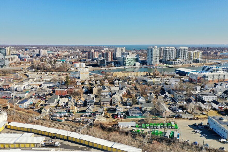 30 Dyke Ln, Stamford, CT à vendre - Photo de l’immeuble – Image 2 sur 4