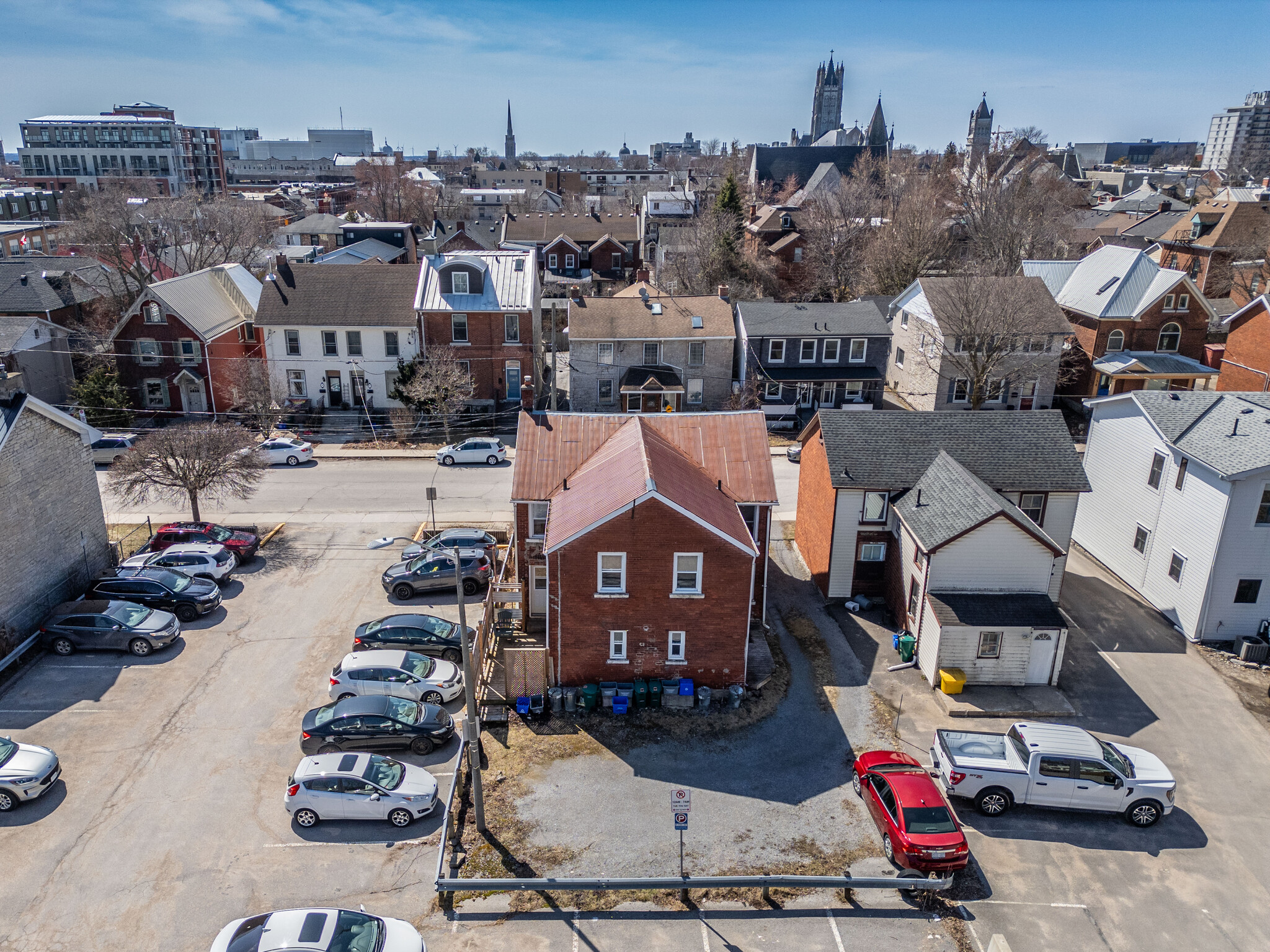145 Ordnance St, Kingston, ON à vendre Photo principale– Image 1 sur 39