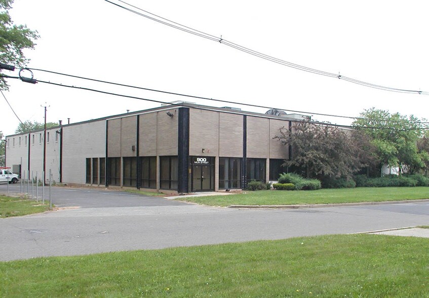 900 Milik St, Carteret, NJ à louer - Photo de l’immeuble – Image 2 sur 8