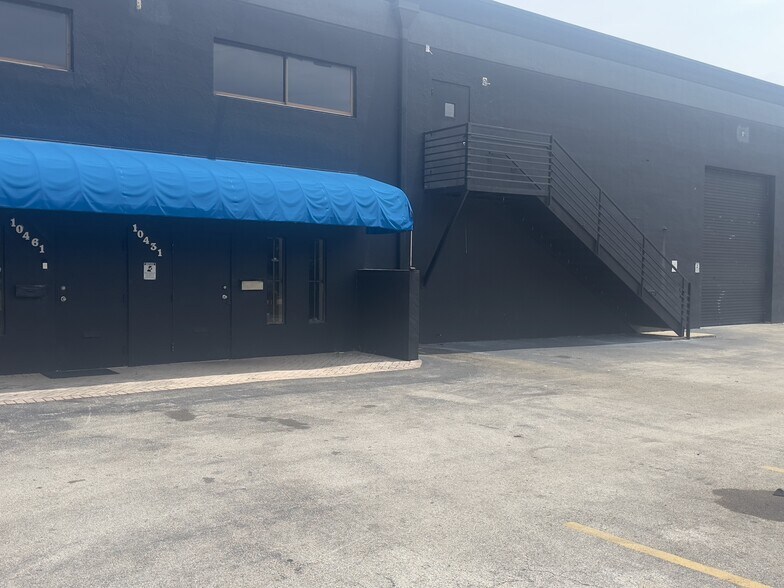 10431-10461 NW 26th St, Miami, FL à louer - Photo de l’immeuble – Image 1 sur 23